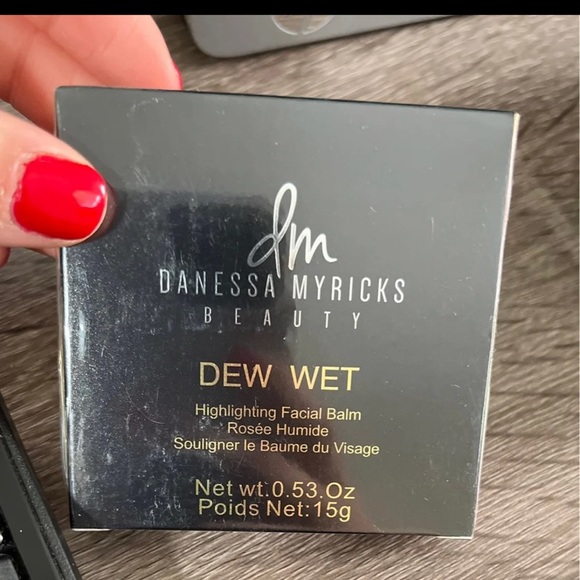 Danessa Myricks mini lightwork palette and dew me highlighting balm - Picture 4 of 4